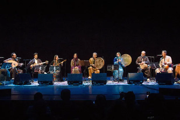 فرقة كامكاران.. الكل يشترك في العزف والأداء في تبادل جميل للأدوار (تصوير: جيمس حنا)