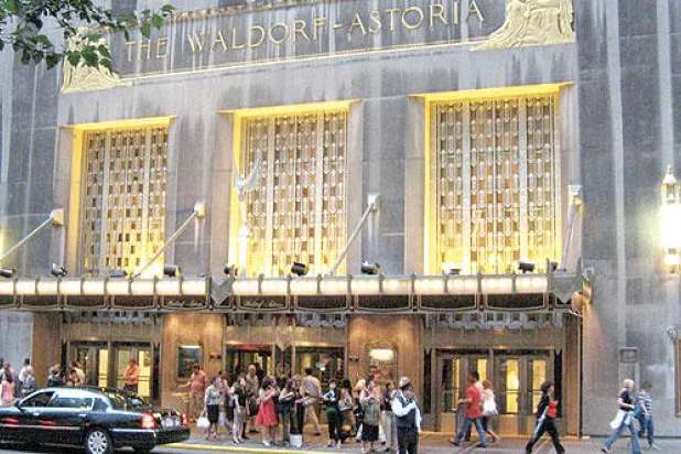 الصينيون يعودون إلى فندق «والدورف أستوريا» بعد 40 عاما بملياري دولار