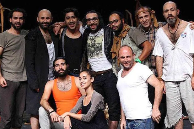 فريق عمل مسرحية «إكليل الدم» لزيناتي قدسية