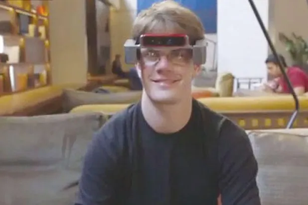 «نظارات فضائية» ونظم استشعار لأجهزة «آيباد»