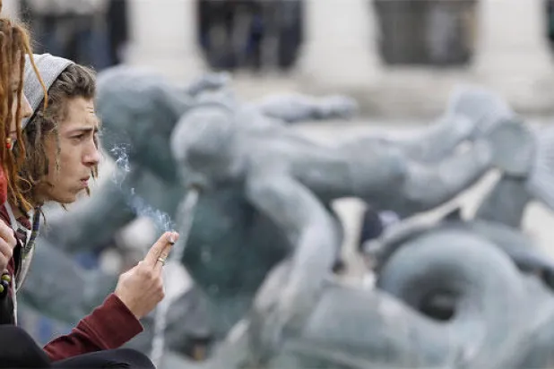 لندن تتجه إلى حظر التدخين في الحدائق والساحات العامة