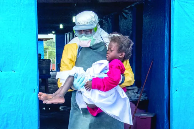 أطباء غربيون لمحاربة «إيبولا» في ليبيريا: راحتنا هنا