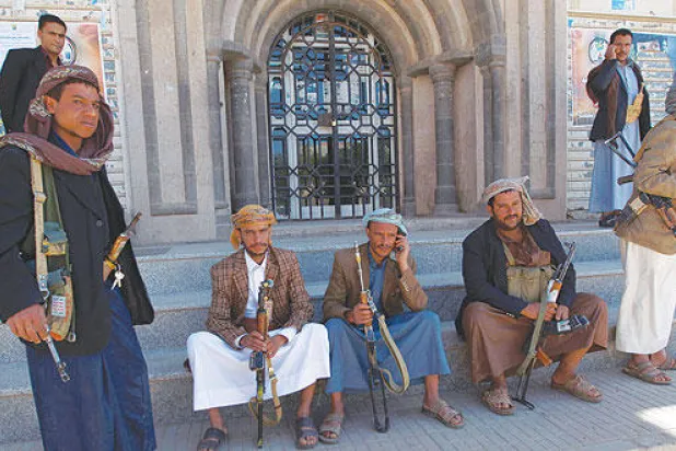 الحوثيون يضغطون على هادي للحصول على 3 وزارات سيادية