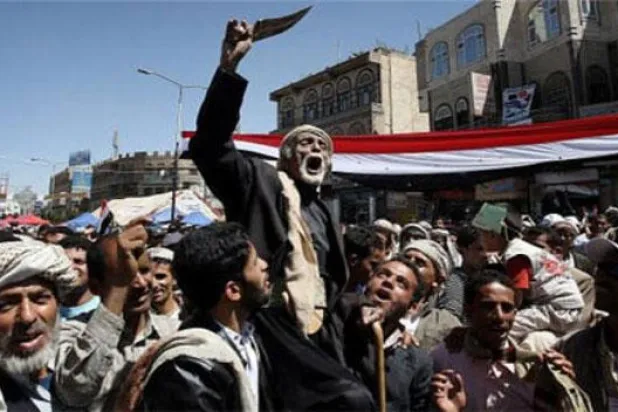 تزايد أعداد المعتصمين في ساحة  العروض بعدن للمطالبة بالانفصال