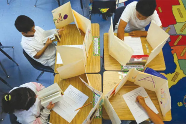 مدرسون مبتدئون يخوضون اختبار «القدرة على السيطرة» داخل فصول أميركية