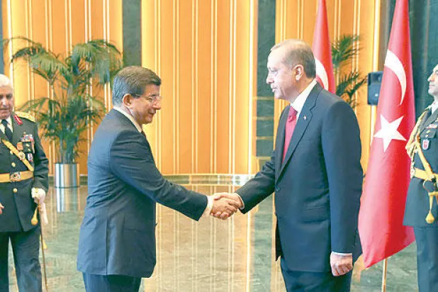 إردوغان يستغل الصراعات لتعزيز سلطته على حساب صلاحيات رئيس الحكومة