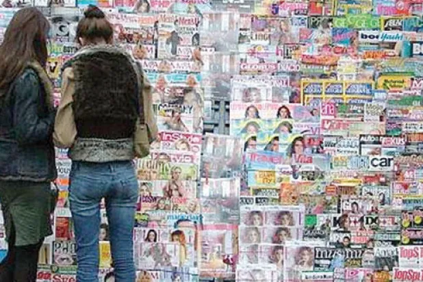 ظاهرة «المهرجين» تثير قلق فرنسا.. وحمى الحملة الانتخابية تشتد في أميركا