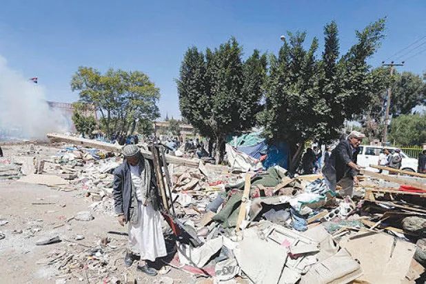 الحوثيون يفتشون الركاب في مطار صنعاء.. والتهاميون يتهمونهم باختطاف زعيمهم