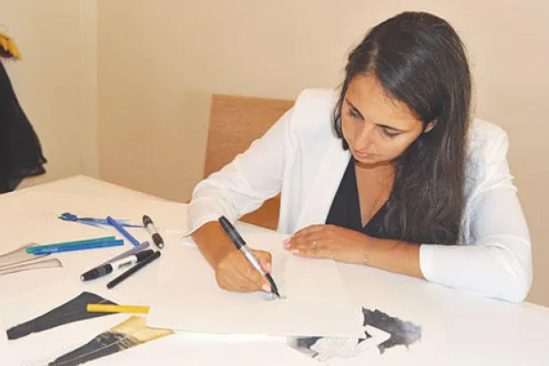 المصممة سارة الشرايبي في معملها