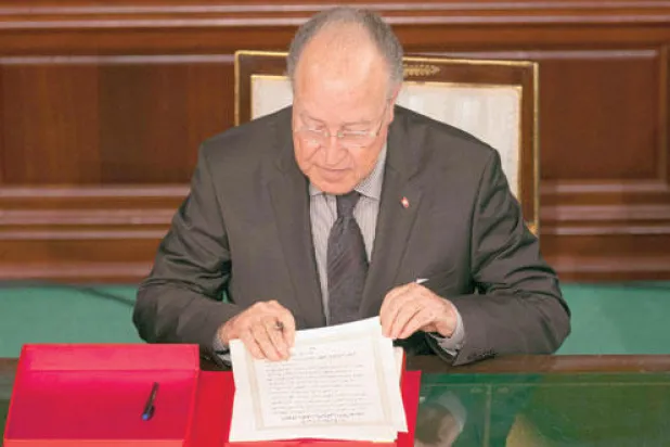 تونس تحشد 90 ألف عسكري لانتخاباتها الأحد.. وتغلق معبريها مع ليبيا