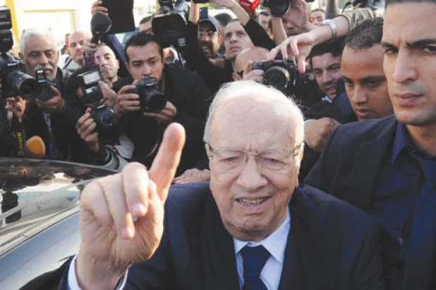 تونس: 54 % الإقبال على الانتخابات الرئاسية.. والسبسي والمرزوقي يتصدران