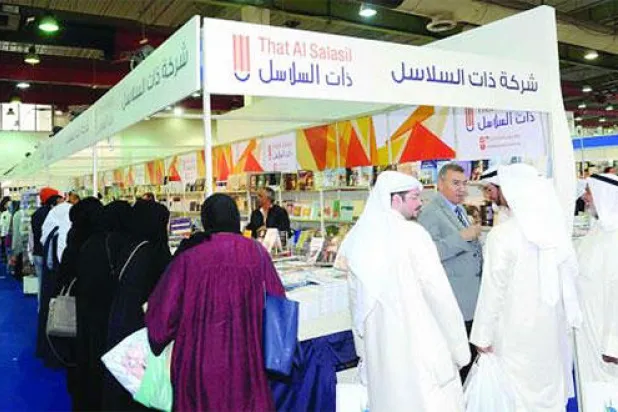 «عشم» الأدباء بديمقراطية الكويت  يغري بحرية الكتابة