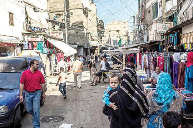 مخيم شاتيلا.. ملاذ للفلسطينيين يغمره السوريون