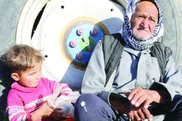 النازحون من كوباني.. الألغام من خلفهم و«داعش» من أمامهم