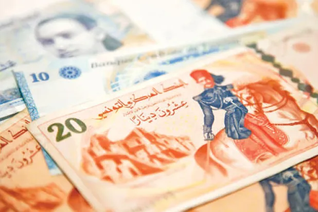 {المركزي} التونسي يدعو إلى «استثمار» الانفراج السياسي لتحسين الوضع الاقتصادي