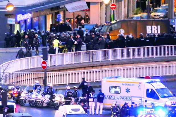 أستاذ قائد مذبحة باريس خطيب مسجد متشدد يعمل ماسح أرضيات