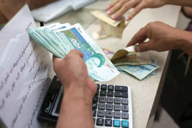 خبراء: التقشف ورفع الأسعار في انتظار المواطن الإيراني جراء هبوط أسعار النفط