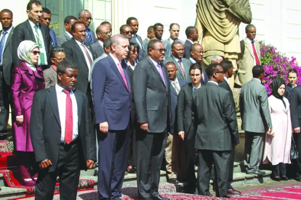 هجوم بسيارة مفخخة في مقديشو كان يستهدف وفدا تركيا يمهد لزيارة إردوغان إلى الصومال