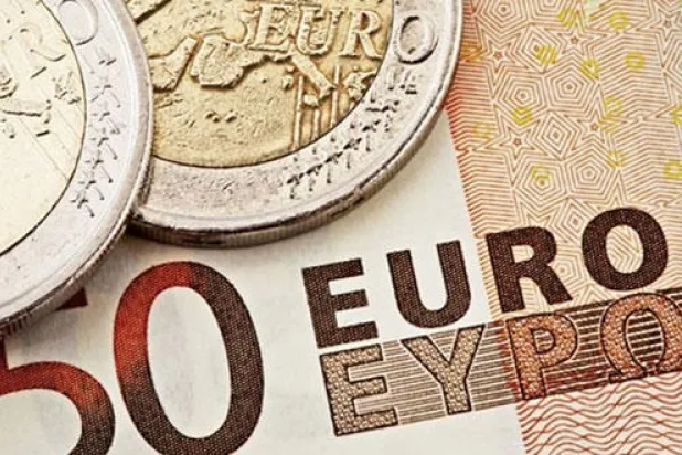 اليورو يرتفع من أدنى مستوى له في 11 عاما