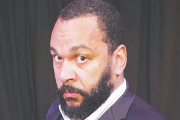 ديدونيه يقدم عرضًا جديدًا يحرج حرية التعبير في فرنسا