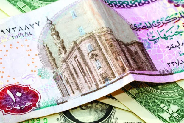 مصر تواصل تضييق الخناق على السوق السوداء للدولار وخسائر فادحة للمتعاملين