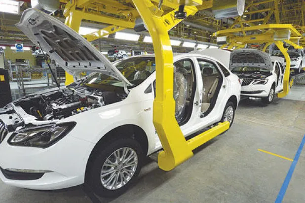 شركات السيارات تتسابق لاجتذاب النساء