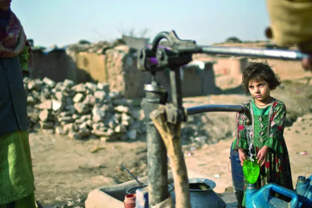بعد أزمة الوقود والكهرباء.. مشكلة المياه تؤرق الباكستانيين