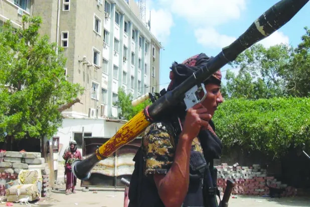 الحوثيون يعلنون «حكومة مصغرة».. وعدن تطردهم