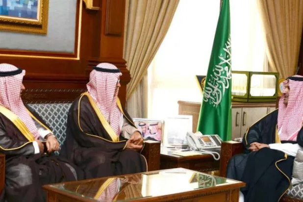 أمير منطقة المدينة المنورة يبحث مع {الاتصالات} السعودية تطوير خدماتها