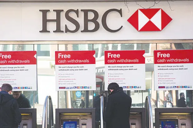 الطوق يضيق على «إتش إس بي سي».. وسويسرا تحقق