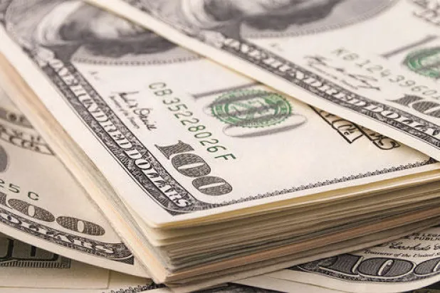 ارتفاع ديون الأسر الأميركية إلى 11.8 تريليون دولار في الربع الرابع