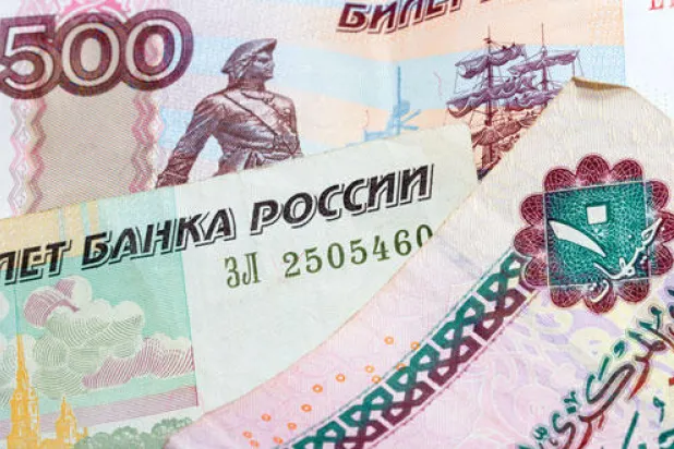 من الرابح بين القاهرة وموسكو وسط تراجع العملات المحلية للبلدين مقابل الدولار؟