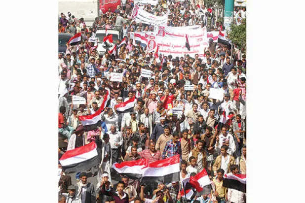 آلاف اليمنيين يتحدون الحوثيين ويحتشدون في صنعاء وتعز