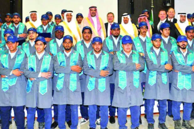 الأمير فيصل بن سلمان يرعى تخريج متدربي المعهد العالي للصناعات المطاطية في ينبع