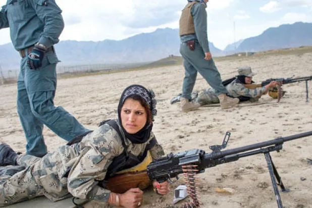 الشرطيات الأفغانيات على سطح صفيح ساخن