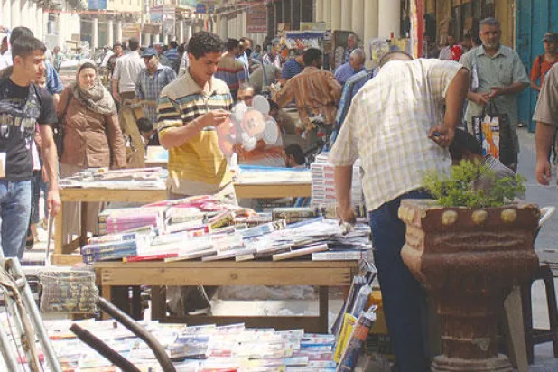 كتب الموتى المعروضة للبيع الرخيص في شارع المتنبي