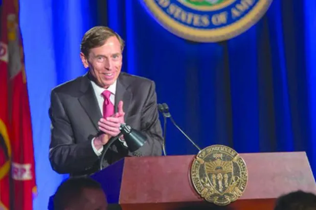 خطاب يكشف عن «ازدواجية المعايير» في الاتفاق الخاص بقضية الجنرال بترايوس