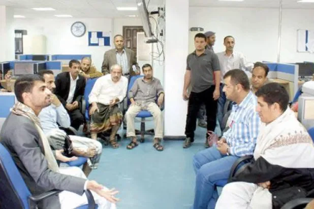 الإعلام الرسمي اليمني.. بين شرعية هادي في عدن وانقلاب الحوثيين في صنعاء