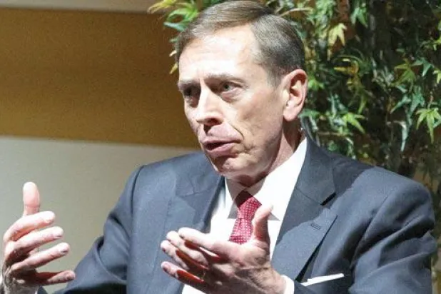 بترايوس: التهديد الأخطر للمنطقة ليس من «داعش» بل من ميليشيات إيران