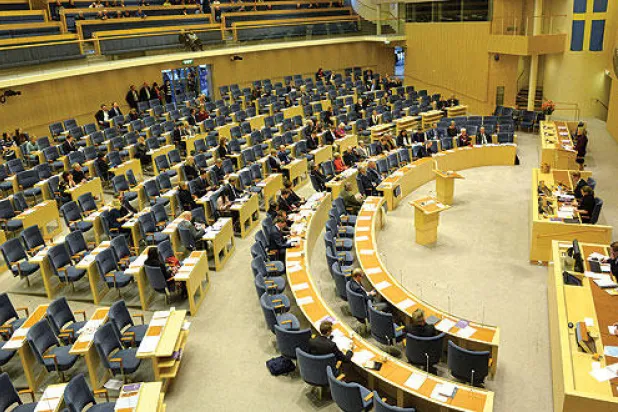 «تحالف الخضر والحمر».. الذي أخرج السياسة السويدية من جادة الاعتدال