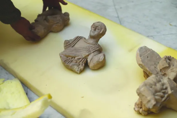 متخصصة في تعقب الآثار المسروقة: نهب المواقع السورية قرب الفرات بدأ قبل الموصل