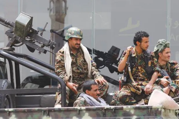 الحوثيون يستغلون المدنيين دروعًا بشرية ويلجأون إلى حرب الإشاعات للتغطية على خسائرهم