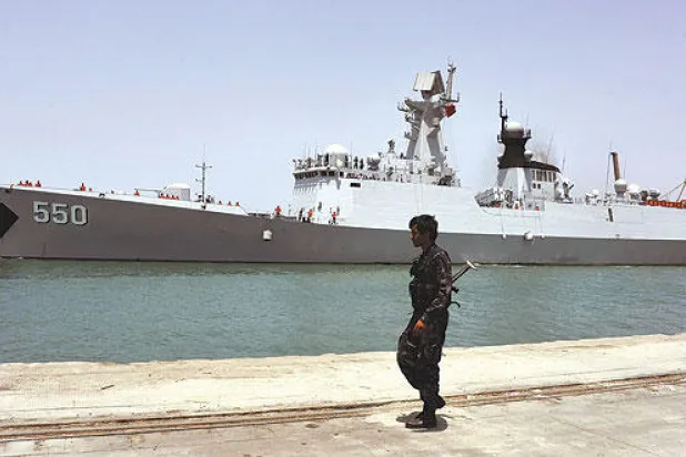 بحرية «عاصفة الحزم» تصل باب المندب بعد محاولة فاشلة لسفن إيرانية لإعاقتها