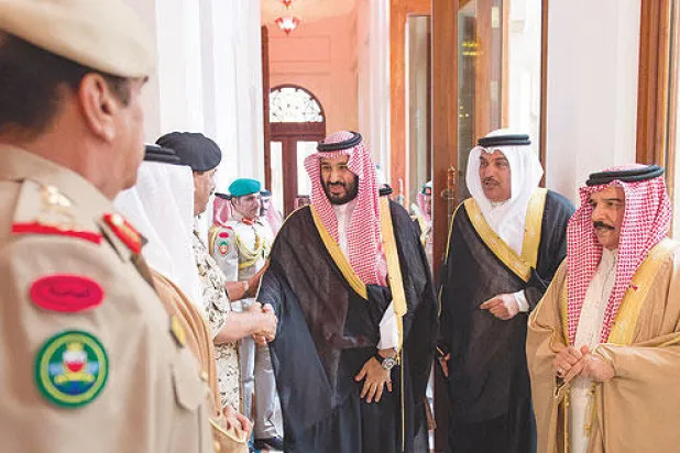 ملك البحرين ووزير الدفاع السعودي يبحثان مستجدات الأحداث في المنطقة والساحة اليمنية