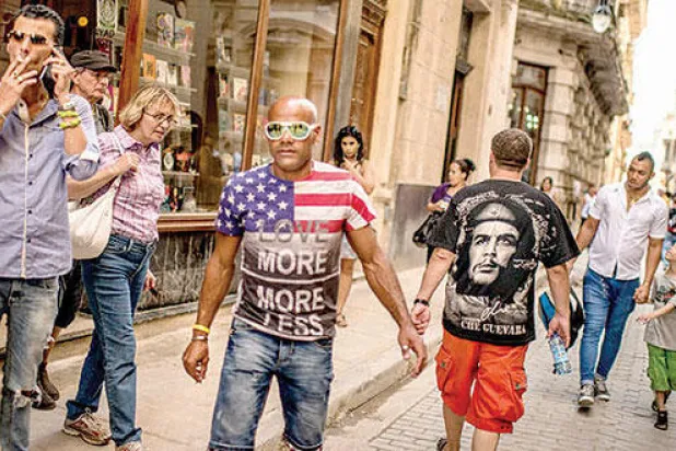 بعد ذوبان الجليد الدبلوماسي.. الأعلام الأميركية تنتشر في كوبا على كل شيء