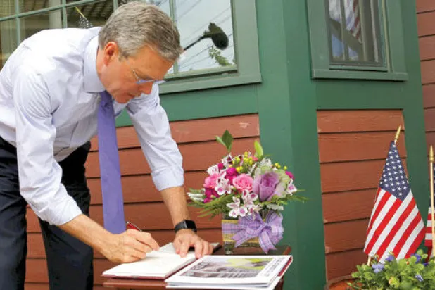 جيب بوش يضع مسافة بينه وبين شقيقه.. قبل بدء مسعاه الرئاسي