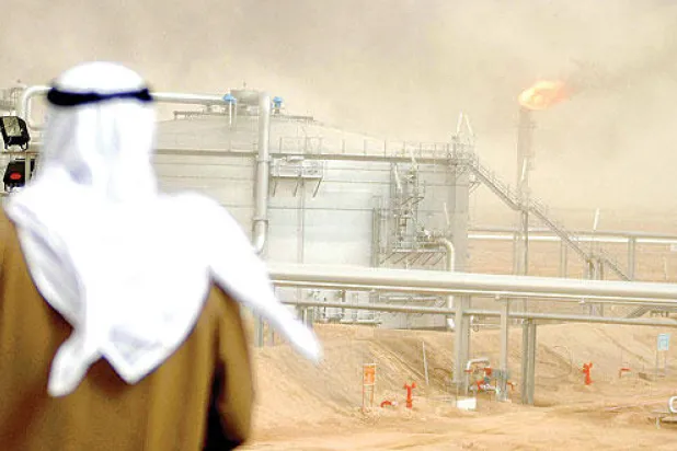 تراجع عوائد النفط يضغط على فائض الحساب الجاري الكويتي في 2014