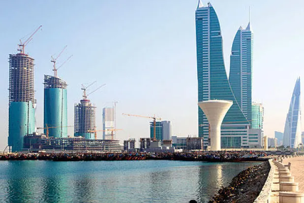 البحرين تناور هبوط أسعار النفط بتقليص الإنفاق.. والمرونة في التعامل