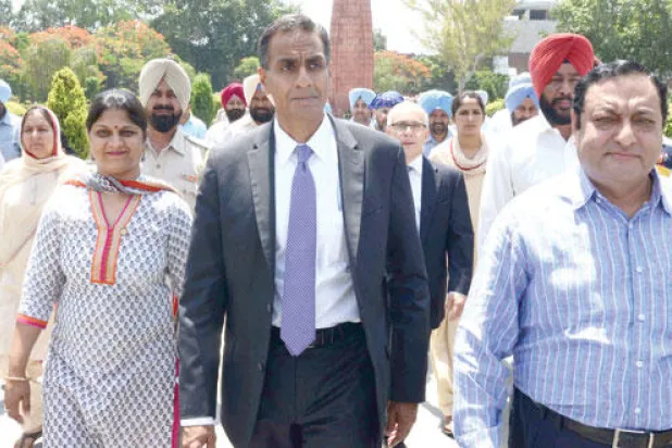 السفير الأميركي الجديد لدى الهند.. يستكشف جذوره العائلية