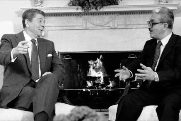 زياد طارق عزيز لـ {الشرق الأوسط}: لم نبلغ بوفاة والدنا رسميًا.. وسننقله لدفنه في عمان